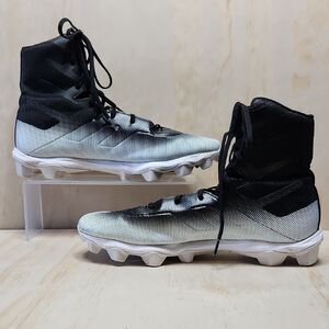 Under Armour Highlight Black and White Athletic Shoes Football Cleats Men 11.5